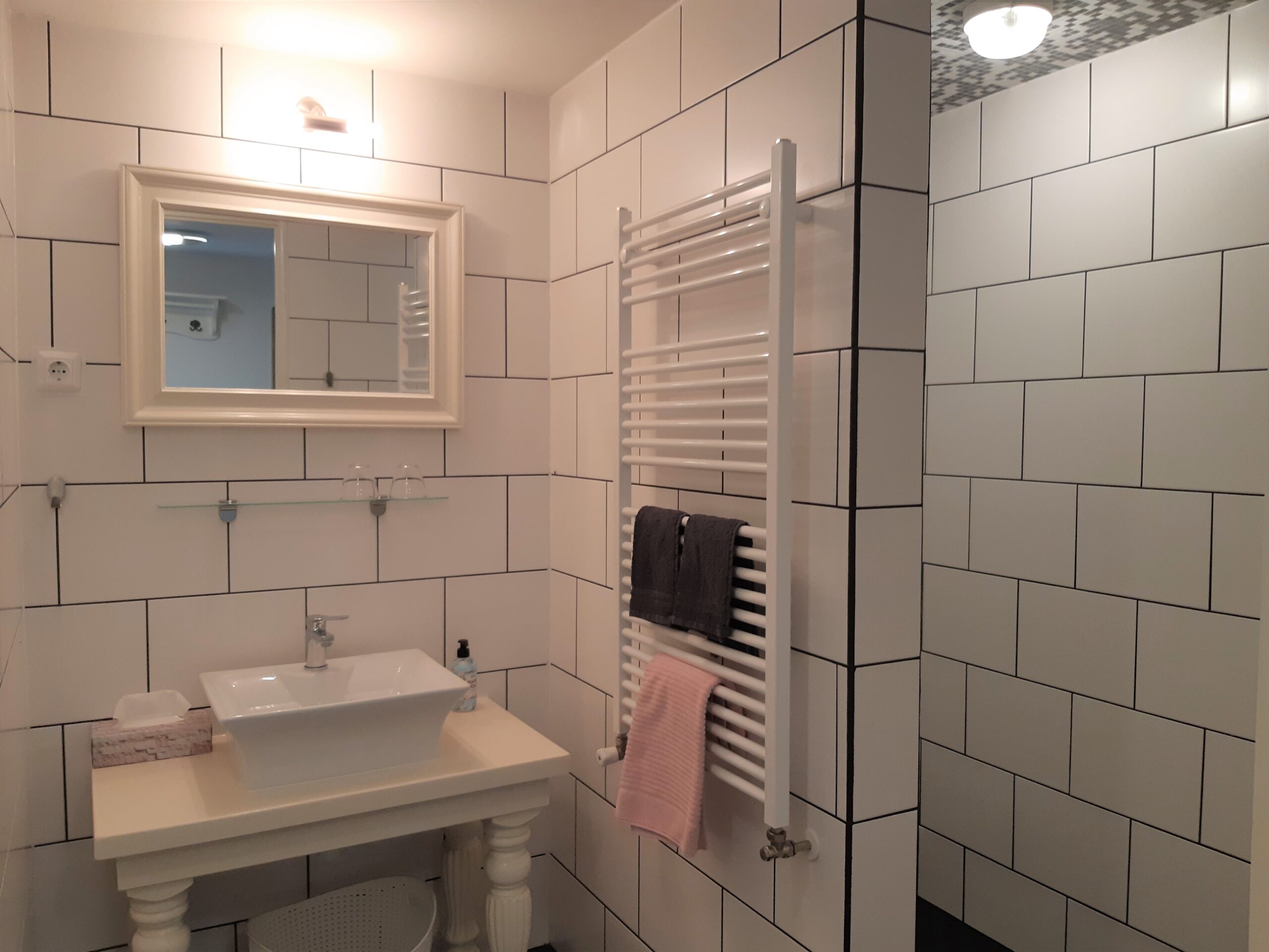 Kamer twee bevat een privé badkamer